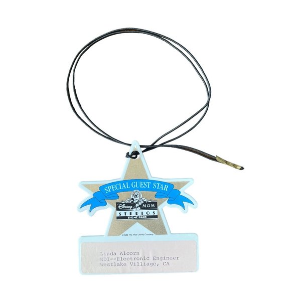 WDI Disney MGM‎ Studios 1989 Special Guest STAR Linda Alcorn Imagineering Badge - Picture 6 of 6